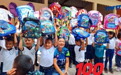 Entregan mochilas en Retalhuleu