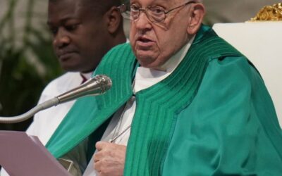 Papa Francisco recibe oxígeno, luego de exámenes clínicos