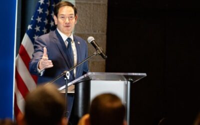 Secretario de Estado de EEUU llega a Arabia Saudí para diálogo con Rusia sobre fin de guerra en Ucrania