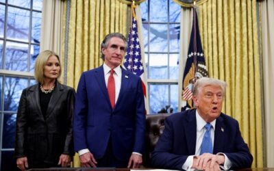 Presidente Trump anunció que impondrá aranceles del 25% a importaciones procedentes de Canadá y México y del 10% a productos de China.