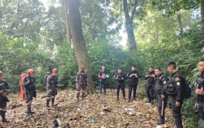 Rescatan a familia que se extravía en el cerro Pecul