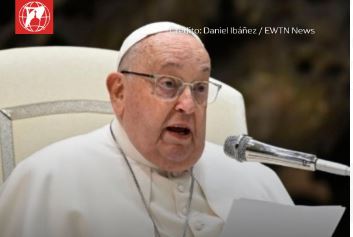 Papa Francisco continúa recuperación con mejoras graduales