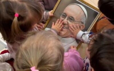 Papa Francisco descansa tras pasar la noche con mascarilla de oxígeno