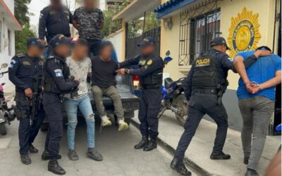 Ocho capturados y más de Q95 mil incautados en cateos contra el narcomenudeo en Sololá