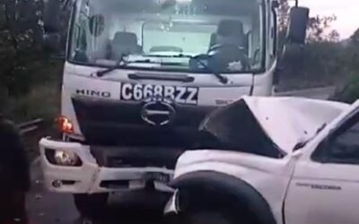 Picop derrapa y choca contra un camión en la ruta entre Sololá y Suchitepéquez
