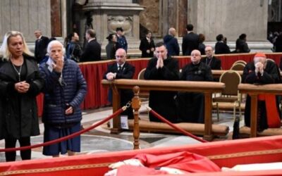 En Roma, el Vaticano se prepara con emoción para el funeral del papa Francisco