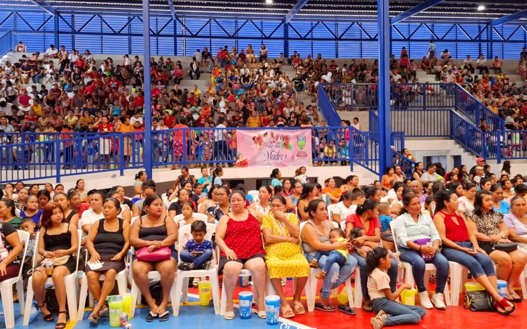Celebran el día de las Madres en Santa Cruz Muluá.
