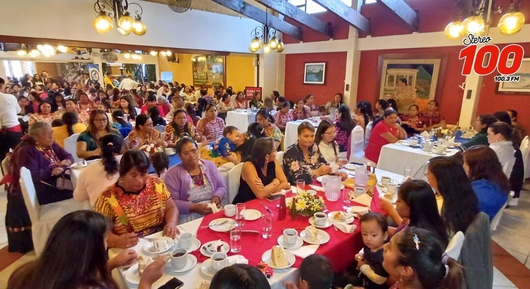 Celebran día de las madres con representantes de alcaldías comunitarias y COCODES.