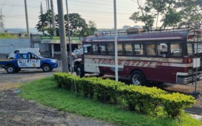 Un herido de gravedad en asalto a bus en la ruta al Pacífico