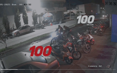 Momento en que lanzan artefacto explosivo contra discoteca en la zona 3 de Xela