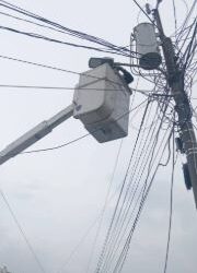 Trabajan en alumbrado público en la zona 1 de Quetzaltenango  