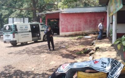 Asesinan a hombre cuando esperaba bus