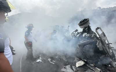 Piloto muere tras incendio de cisterna que transportaba combustible
