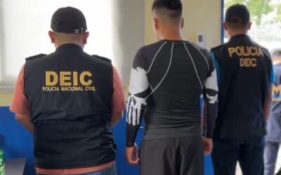 Arrestan a guardia del Sistema Penitenciario por ingresar dinero para reos