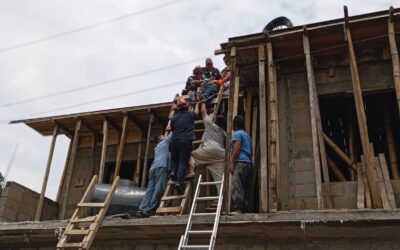 Albañil toca cables de alta tensión y resulta con quemaduras