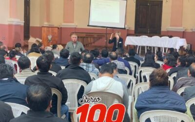 Entregan material a supervisores de educación de Quetzaltenango