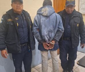 Capturado por portación ilegal de arma de fuego y responsabilidad de conductores