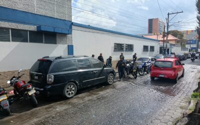 Sicario se acerca a hombre, lo golpea y luego le dispara