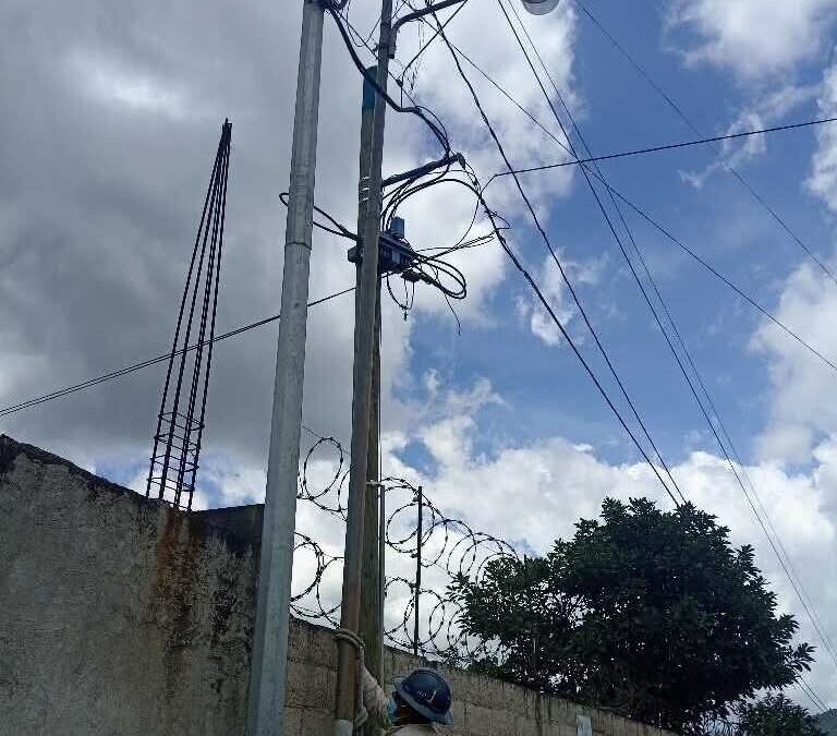 Cambian lámparas en la zona 6 de Quetzaltenango