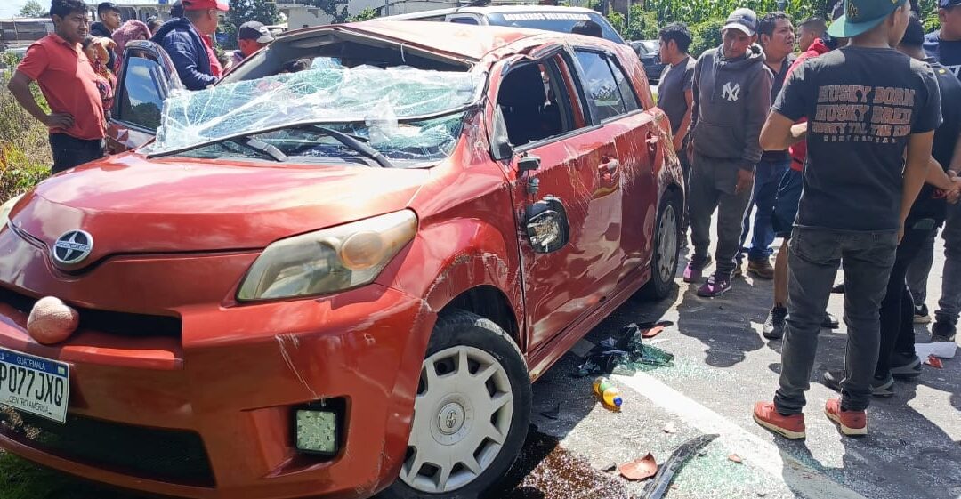 Tres heridos tras volcadura de vehículo en la ruta Interamericana
