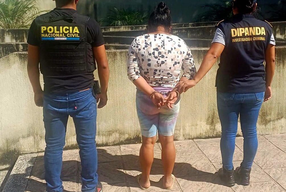 Resultados de allanamiento: capturan a mujer e incautan drogas y armas