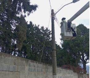 Reparan lámparas en la zona 8 de Quetzaltenango