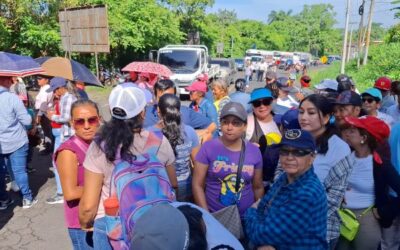 Maestros y salubristas bloquean varios puntos en Guatemala, pese a emergencia por sismos