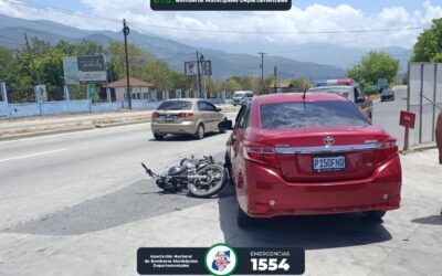 Accidente deja motoristas heridos en ruta al Atlántico