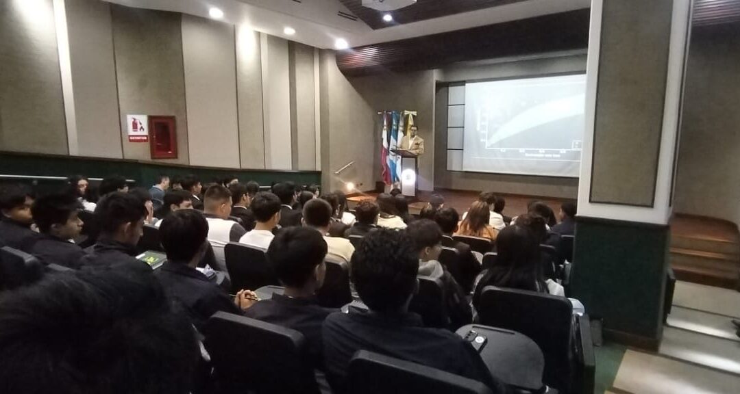 Universidad Mesoamericana es sede de la conferencia “Introducción a la Astronomía”, un espacio de reflexión y aprendizaje dirigido por el doctor Julio Gallegos Alvarado.