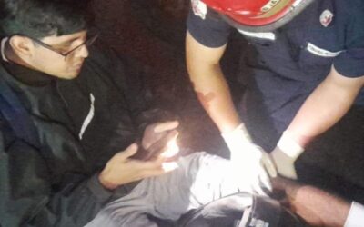 Motorista herido al colisionar con transporte pesado