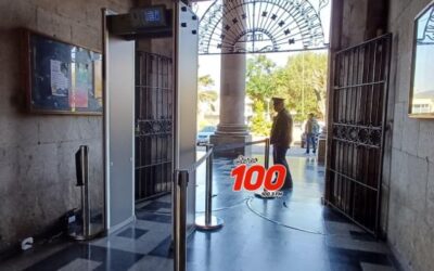 Colocan arco detector de metales en la Municipalidad de Quetzaltenango
