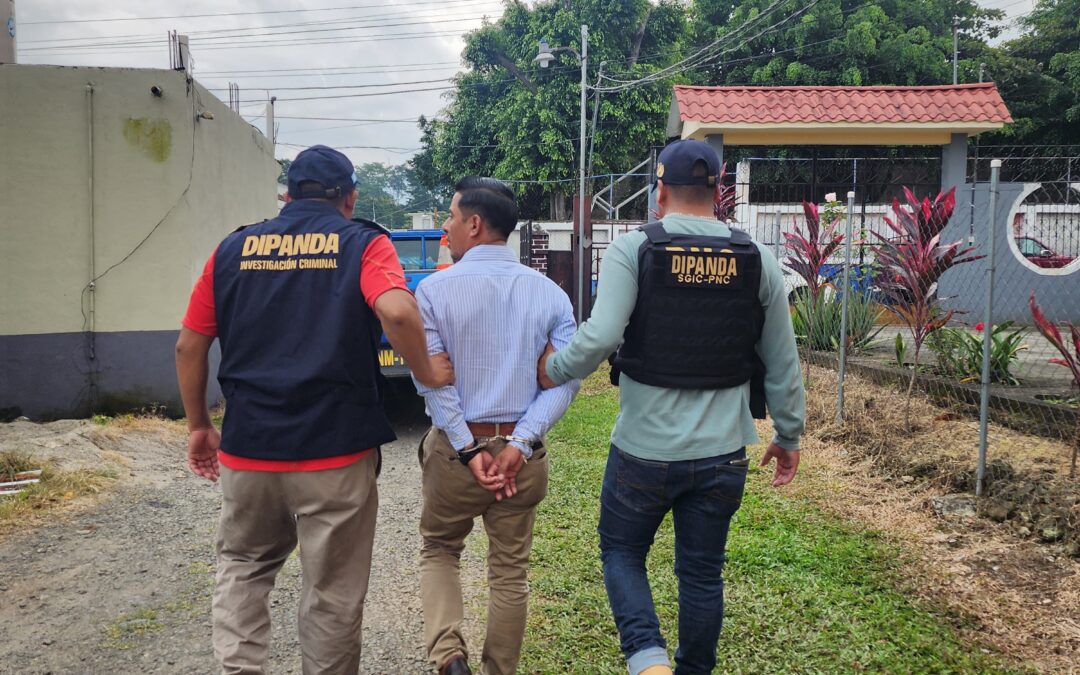 Detienen a trabajador del MP señalado de exigir dinero para desviar investigación