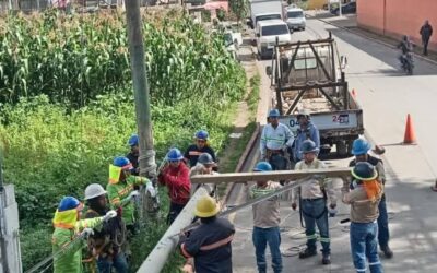 EEMQ trabaja cuatro horas para cambiar estructura dañada en accidente vial