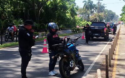 PNC ejecuta operativo para control de motocicletas en Cantel