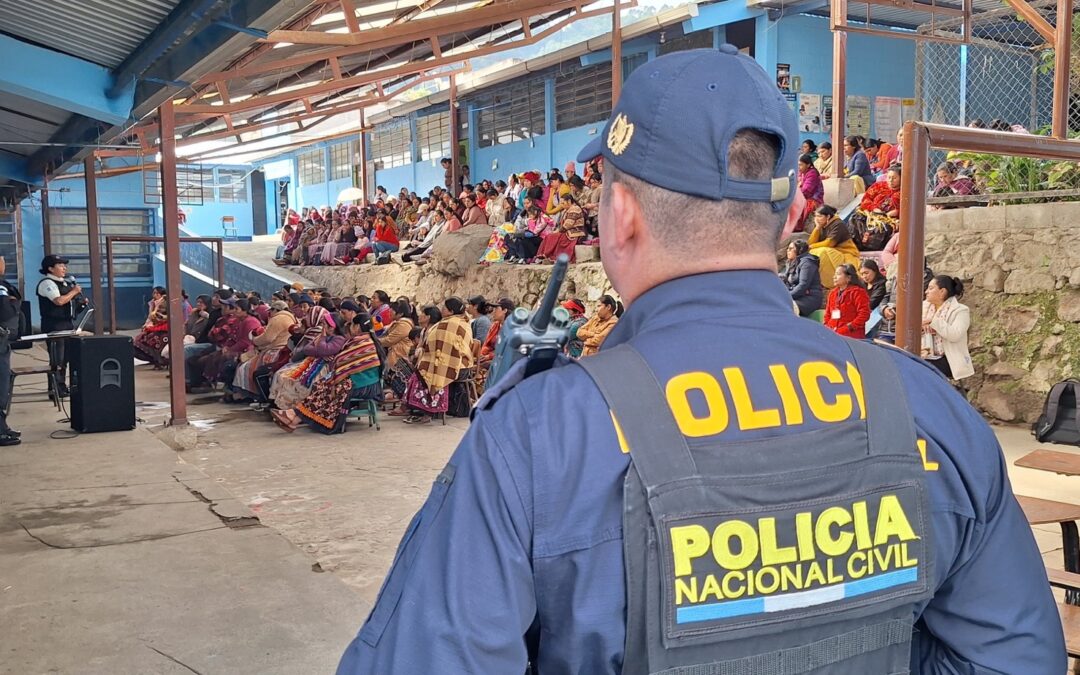 PNC capacita a padres y docentes sobre prevención del delito
