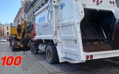 Presentación de informe y entrega de retroexcavadora en Quetzaltenango
