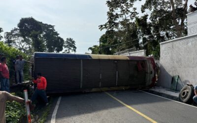 Accidente de bus extraurbano en jurisdicción de Pueblo Nuevo