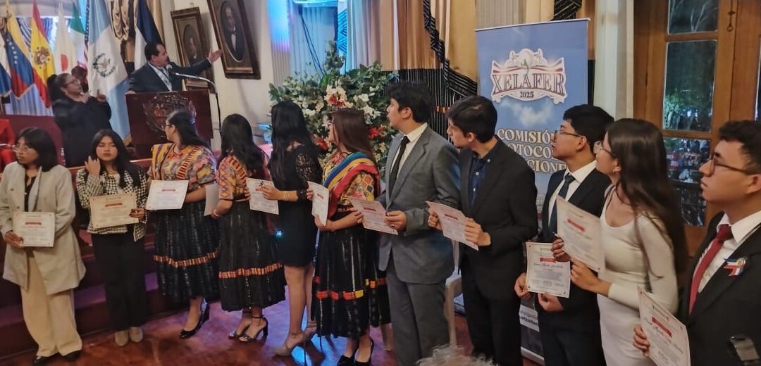 Juramentan a nuevos ciudadanos en Quetzaltenango