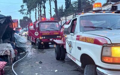 [ Vídeo ] Incendio afectó cuatro locales en el Mercado Minerva