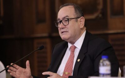 Hospitalizan al expresidente de Guatemala Alejandro Giammattei