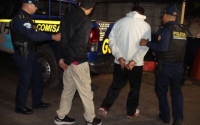 Capturados por transportar dos bolsas con droga