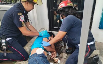 Hombre herido por caída en la vía pública