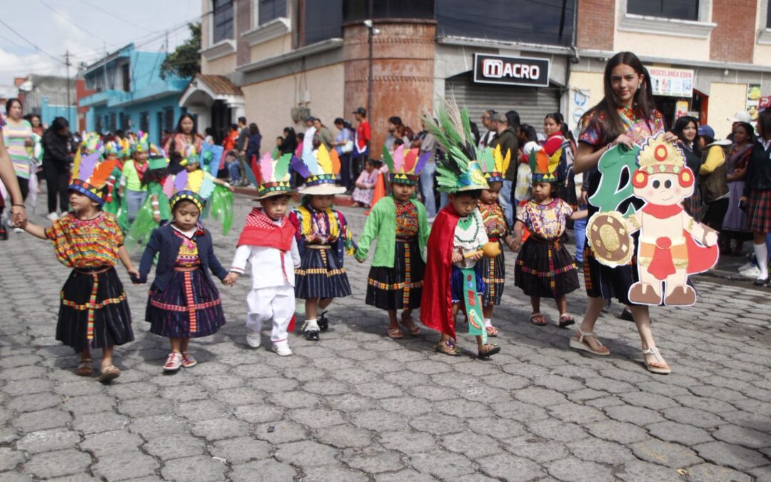Desfile en La Esperanza por 204 años de Independencia de Guatemala
