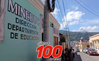 Padres piden cambio de directora de escuela en Quetzaltenango