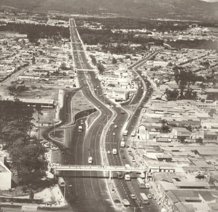20 de septiembre de 1968: inauguración de la Calzada Roosevelt, vía emblemática de la Ciudad de Guatemala.