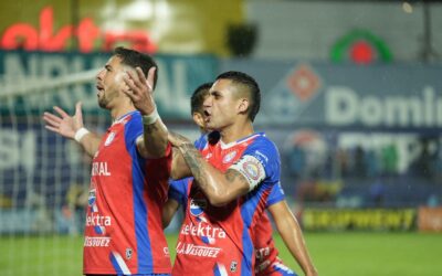 Xelajú golea a Comunicaciones