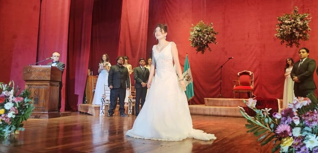 Coronan a reina de Juegos Florales Hispanoamericanos 2025