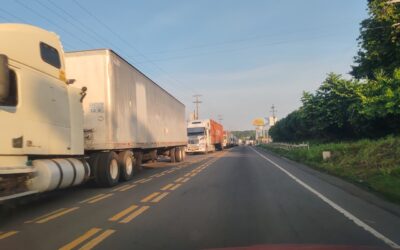 Bloqueo en Suchitepéquez provoca largas filas en la ruta al Pacífico