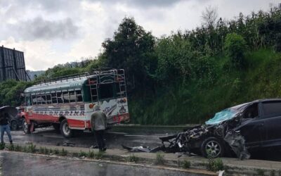 Colisión en San Juan Ostuncalco deja una mujer herida