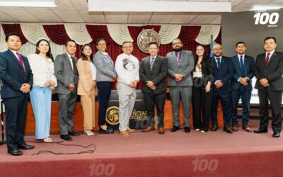 Estudiantes de Contaduría Pública y Auditoría del CUNOC, realizan taller para empresarios.